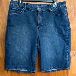 Gloria Vanderbilt Women's Blue Jean Shorts Size 14 5-Pocket Zipper Front